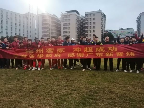 英超第13轮，10人切尔西客场1-4不敌纽卡。